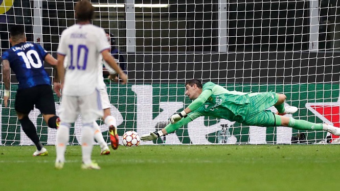 Courtois gây kinh ngạc 