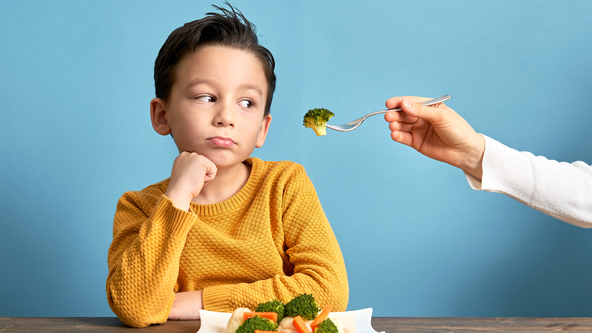 Cha mẹ thường than phiền với bác sĩ rằng trẻ không chịu ăn rau, củ, quả.