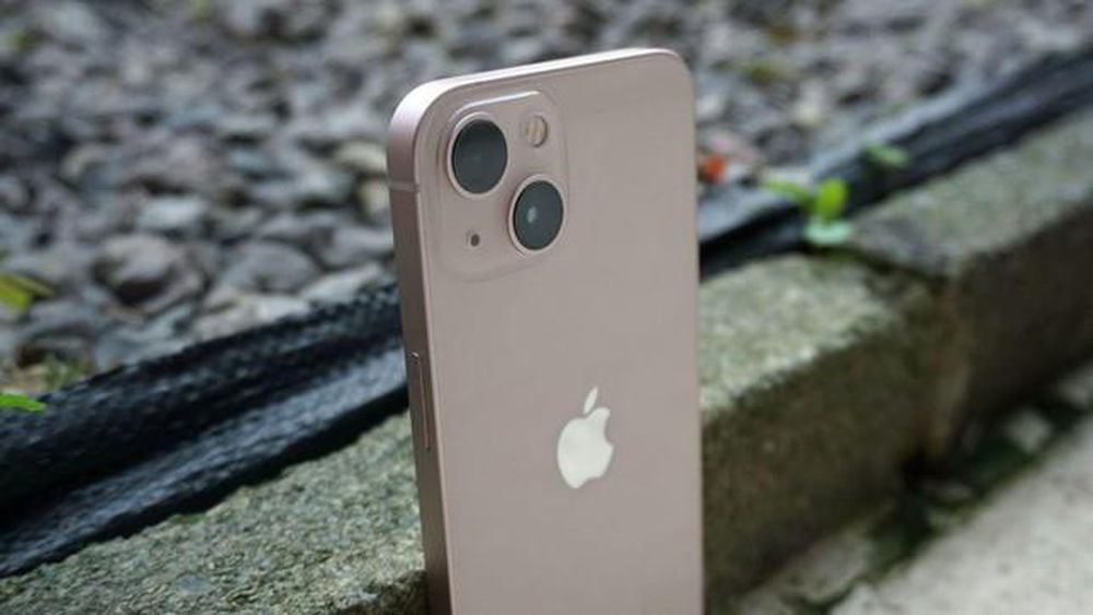 IPhone 13 đang là cứu tinh tại các của hàng tại Việt Nam